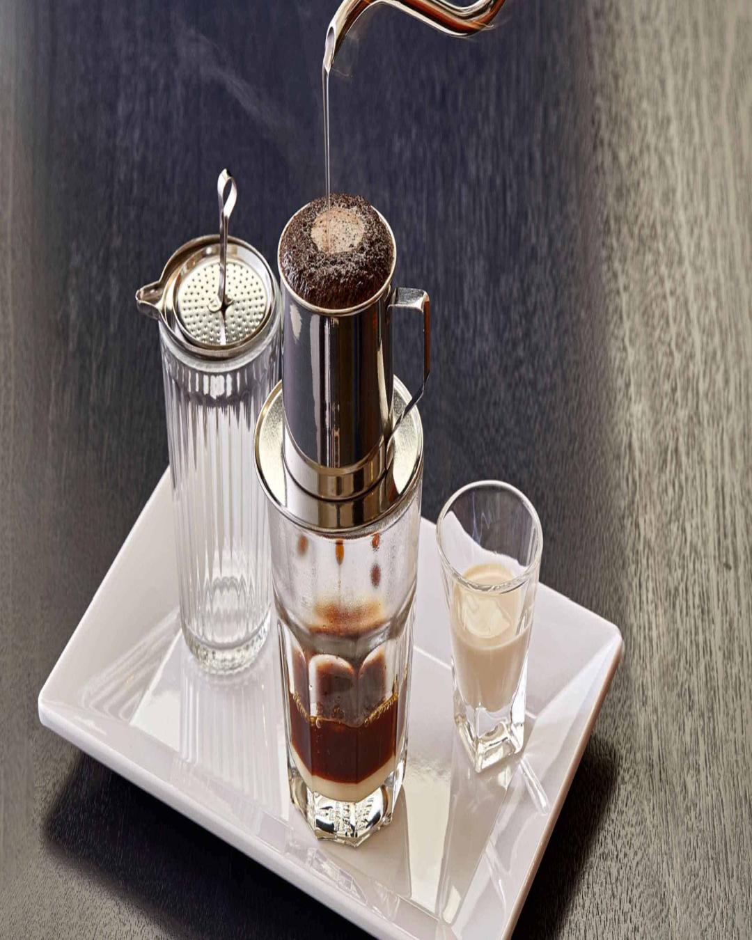 nikmatnya-kopi-vietnam-drip-cita-rasa-unik-dan-cara-penyajian-yang-bikin-santai