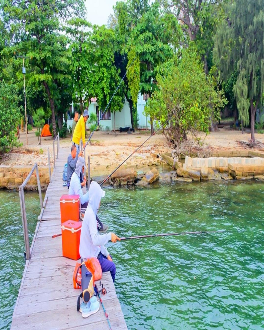 resto-dengan-kolam-pemancingan-di-batang-pekalongan-cocok-untuk-liburan-keluarga
