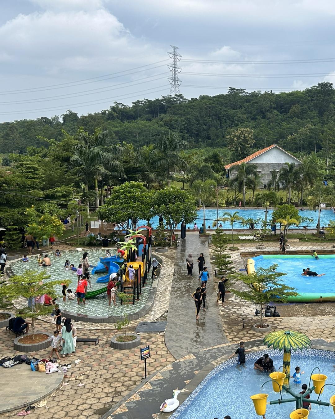 Bermain air makin asyik dengan wahana lengkap